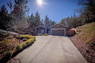 250 Oak Knl, Jacksonville, OR 97530 - Photo 3
