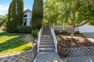 17 Meadowfield Cir, Eagle Point, OR 97524 - Photo 9