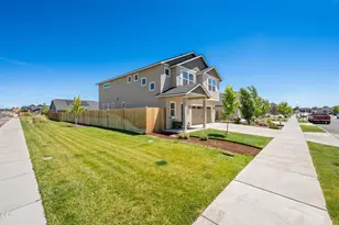 3496 NW 9th Ln, Redmond, OR 97756 - Photo 3