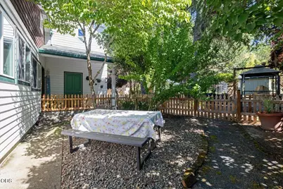 1043 Thelma Way, Grants Pass, OR 97527 - Photo 33