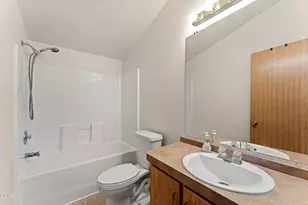 750 Roguelea Ln, Grants Pass, OR 97526 - Photo 15