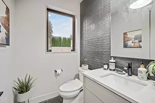 61579 SW Riverwalk Ln, Bend, OR 97702 - Photo 17