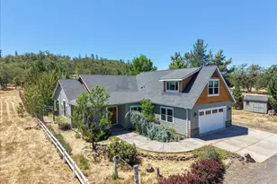 1712 Stevens Rd, Eagle Point, OR 97524 - Photo 3