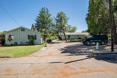 450 Grand Avenue, Central Point, OR 97502 - Photo 21