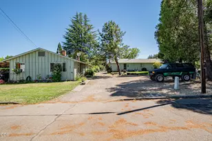 450 Grand Ave, Central Point, OR 97502 - Photo 21