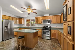 5648 Foothill Blvd, Grants Pass, OR 97526 - Photo 11