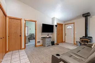 17283 Kingfisher Dr, Bend, OR 97707 - Photo 5