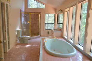 190 Shadow Ln, Grants Pass, OR 97526 - Photo 11