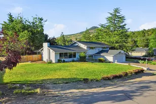 242 Yale Dr, Medford, OR 97504 - Photo 1