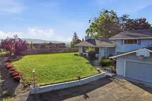 242 Yale Dr, Medford, OR 97504 - Photo 43