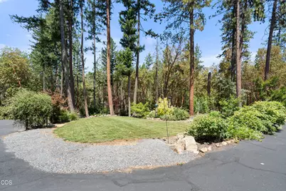 6589 Whispering Pines Lane, Jacksonville, OR 97530 - Photo 13