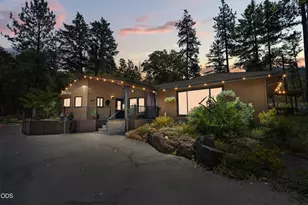 6589 Whispering Pines Ln, Jacksonville, OR 97530 - Photo 3