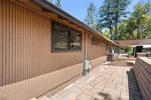 6589 Whispering Pines Ln, Jacksonville, OR 97530 - Photo 43