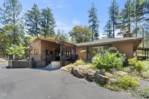 6589 Whispering Pines Ln, Jacksonville, OR 97530 - Photo 5