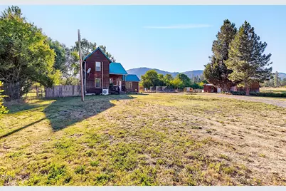 19560 Williams Highway, Williams, OR 97544 - Photo 3