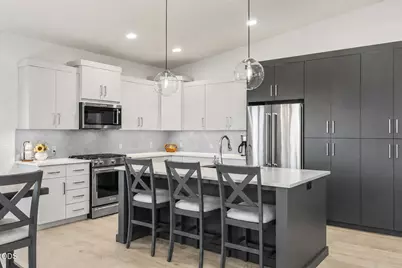 63177 Iner Loop, Bend, OR 97701 - Photo 9