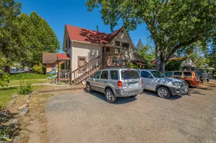 324 NE D St, Grants Pass, OR 97526 - Photo 7