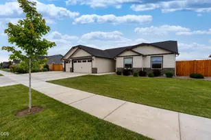 3375 NW Canyon Dr, Redmond, OR 97756 - Photo 3