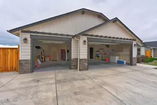 3375 NW Canyon Dr, Redmond, OR 97756 - Photo 37