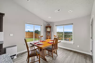 3375 NW Canyon Drive, Redmond, OR 97756 - Photo 15