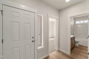 3688 Luchu St, Medford, OR 97504 - Photo 5