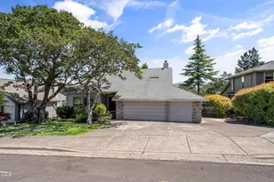 1031 Kristen Dr, Medford, OR 97504 - Photo 5