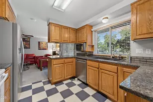 854 SW 23rd Ct, Redmond, OR 97756 - Photo 11