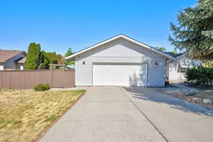 854 SW 23rd Ct, Redmond, OR 97756 - Photo 1