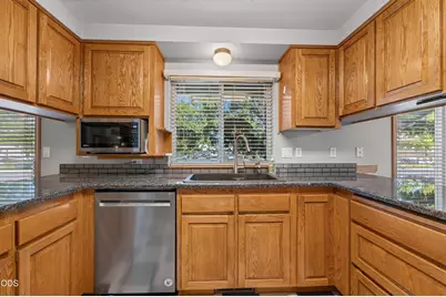 854 SW 23rd Court, Redmond, OR 97756 - Photo 9