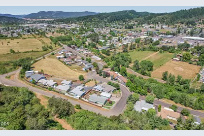 845 Sea Street #N/A, Sutherlin, OR 97479 - Photo 3