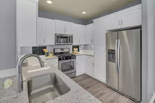 61094 SE Sydney Harbor Dr, Bend, OR 97702 - Photo 11