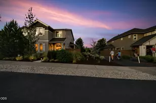 61094 SE Sydney Harbor Dr, Bend, OR 97702 - Photo 33