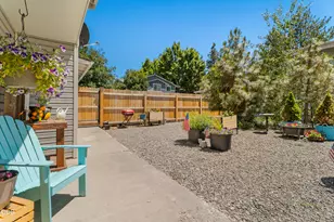1630 SE Tempest Dr, Bend, OR 97702 - Photo 3