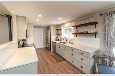 63679 High Standard Drive, Bend, OR 97701 - Photo 11
