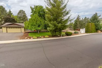 63679 High Standard Drive, Bend, OR 97701 - Photo 3