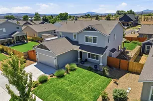 241 NW Monte Vis Ave, Madras, OR 97741 - Photo 3