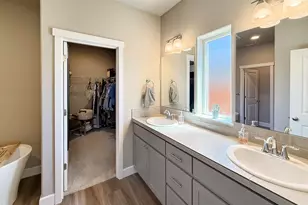 241 NW Monte Vis Ave, Madras, OR 97741 - Photo 19