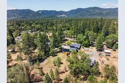 8027 E Evans Creek Road, Rogue River, OR 97537 - Photo 45