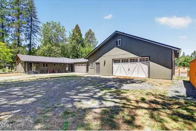 8027 E Evans Creek Road, Rogue River, OR 97537 - Photo 29