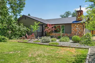 8027 E Evans Creek Road, Rogue River, OR 97537 - Photo 3