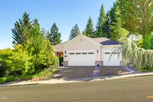 1119 NW Morgan Ln, Grants Pass, OR 97526 - Photo 3