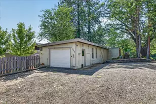 624 Crowson Rd, Ashland, OR 97520 - Photo 5