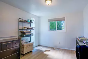 609 E Archwood Dr, Eagle Point, OR 97524 - Photo 11