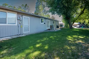 609 E Archwood Dr, Eagle Point, OR 97524 - Photo 13