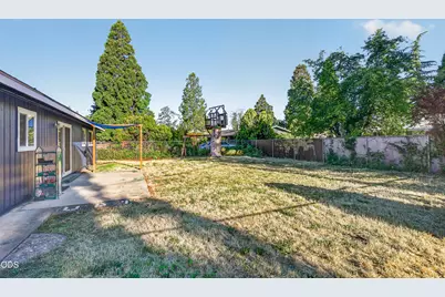 2425 E McAndrews Road, Medford, OR 97504 - Photo 19