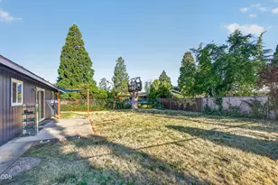 2425 E McAndrews Rd, Medford, OR 97504 - Photo 19