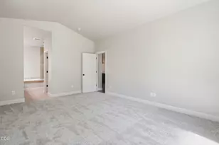 21171 SE Kayla Ct, Bend, OR 97702 - Photo 17