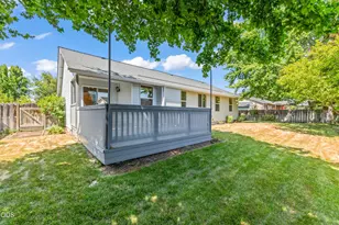 634 NW 22nd St, Redmond, OR 97756 - Photo 27