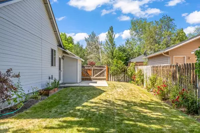 634 NW 22nd Street, Redmond, OR 97756 - Photo 31