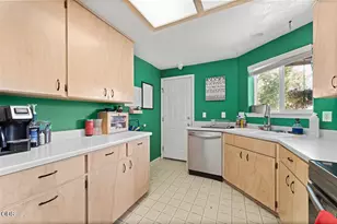 441 Crystal Dr, Eagle Point, OR 97524 - Photo 5